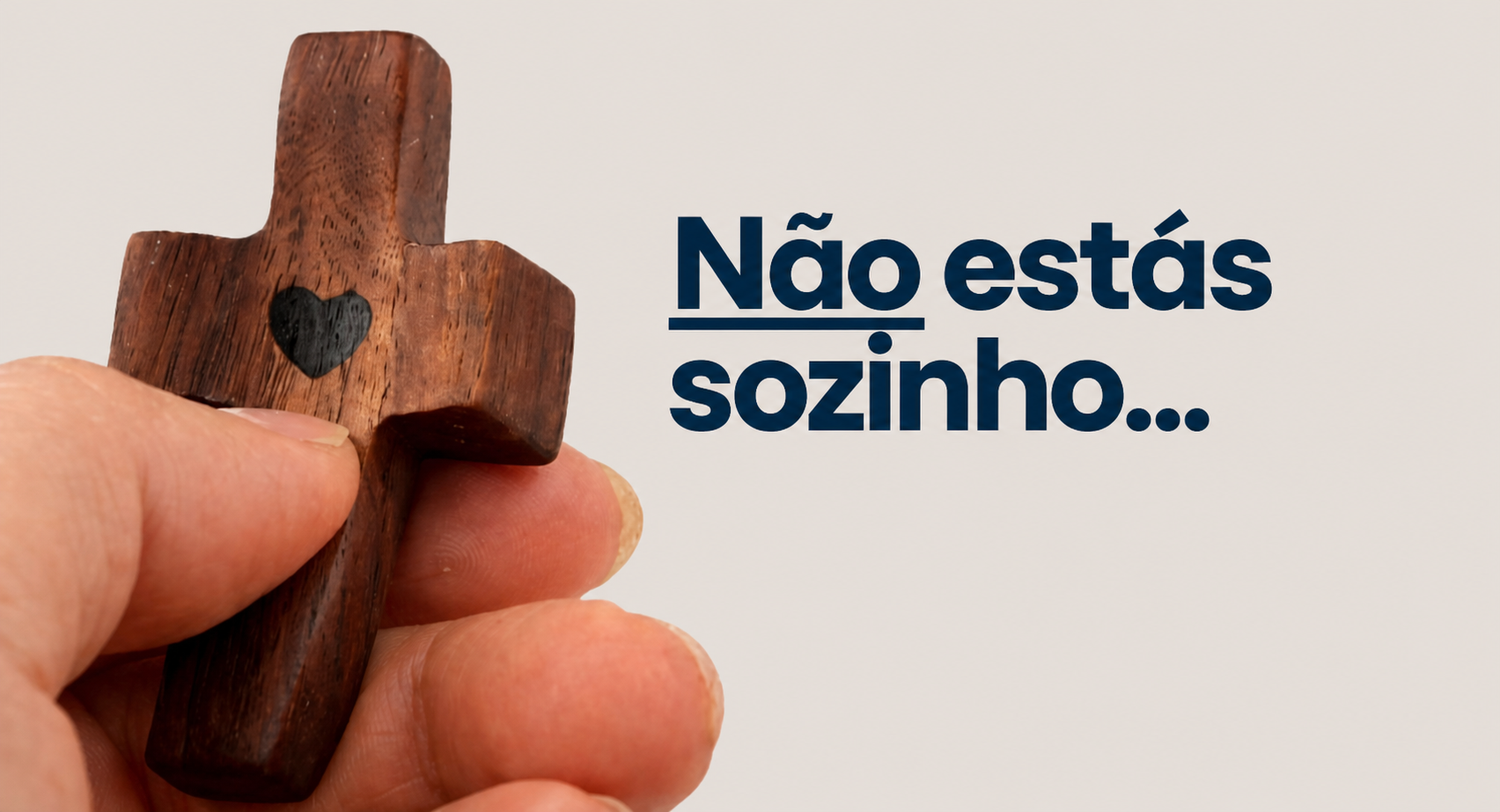 Cruz de Bolso Artesanal em Madeira