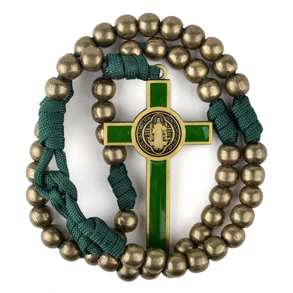Rosário São Bento dourado e verde em composição circular