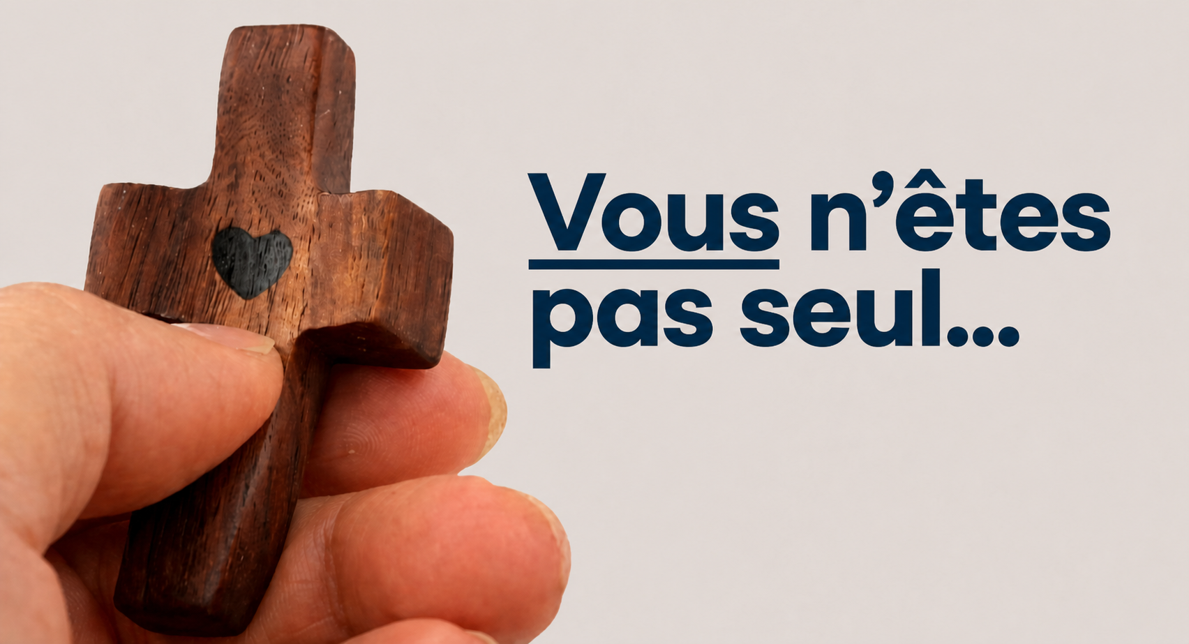 Croix de poche artisanale en bois